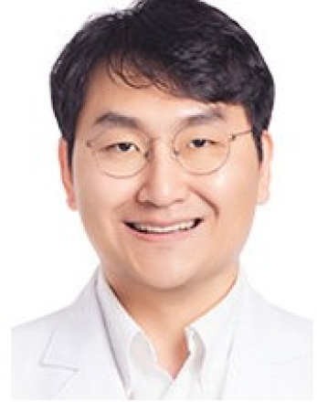 [전문의 칼럼]취침 전 스마트폰 사용은 뇌에게 잠들지 말라는 신호