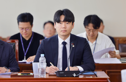 “이한솔 천안시의원, ‘AI 미래인재 양성 및 지원 조례안’ 상임위 원안가결”